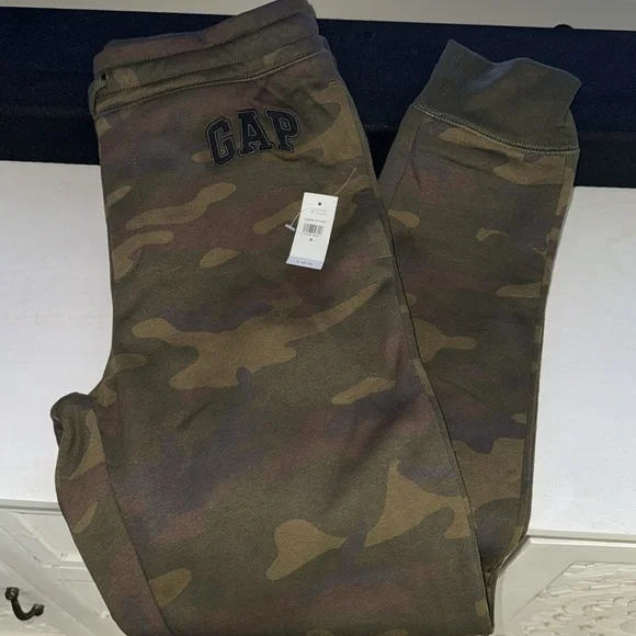 gap camo sweatpants